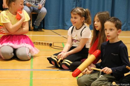 Otroci Osnovne šole Marije Vere Mi smo svet, mi smo otroci (24)